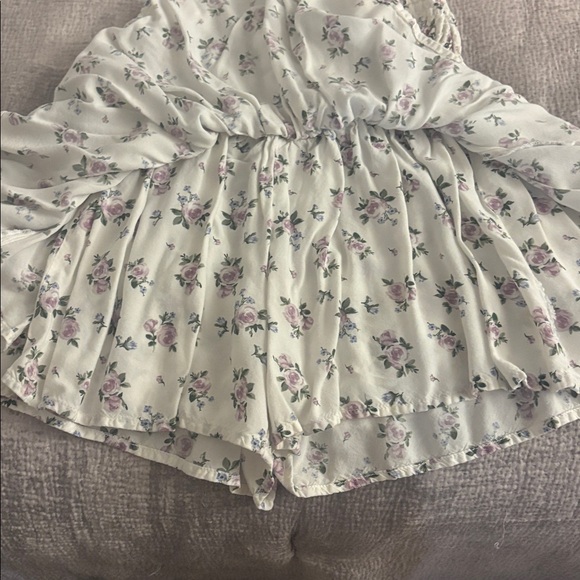 MATCHING SET: Hollister 2-Piece Smocked Floral Top/Skort Set - Picture 6 of 8